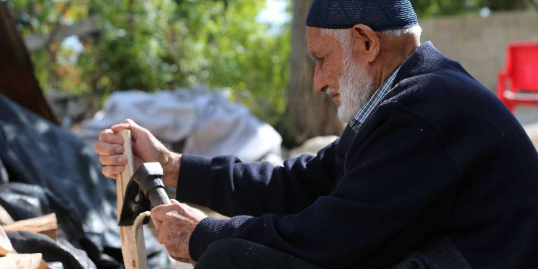 Çobanlıktan ustalığa uzanan 69 yıllık ömür! Doğadan topluyor eliyle şekillendiriyor: “Bu sayede teselli oluyor” 5